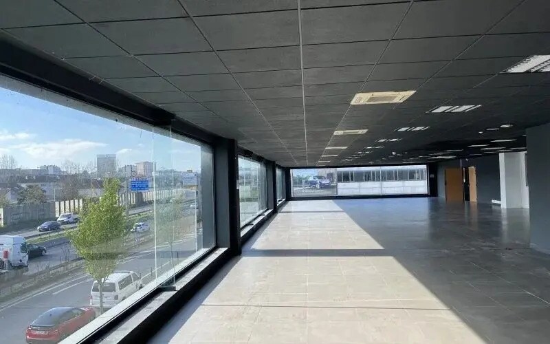 Bureau dans Nanterre à louer - Photo du bâtiment - Image 1 de 29
