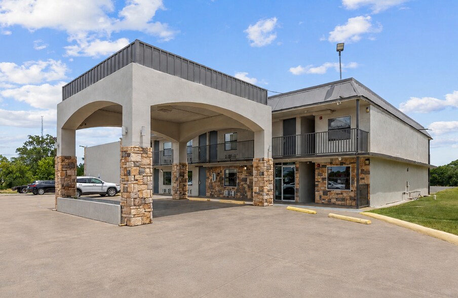 108 FM 1821, Mineral Wells, TX à vendre - Photo du bâtiment - Image 1 de 24