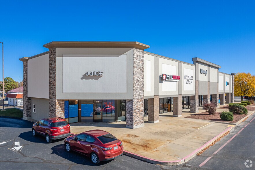 2999-3033 N College Ave, Fayetteville, AR à louer - Photo du bâtiment - Image 3 de 6