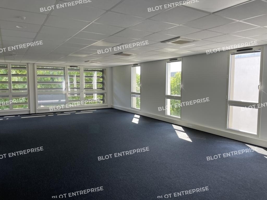Office in Saint-Grégoire for lease Interior Photo- Image 1 of 11
