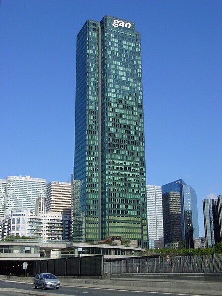 Bureau dans Courbevoie à louer - Photo du bâtiment - Image 2 de 40