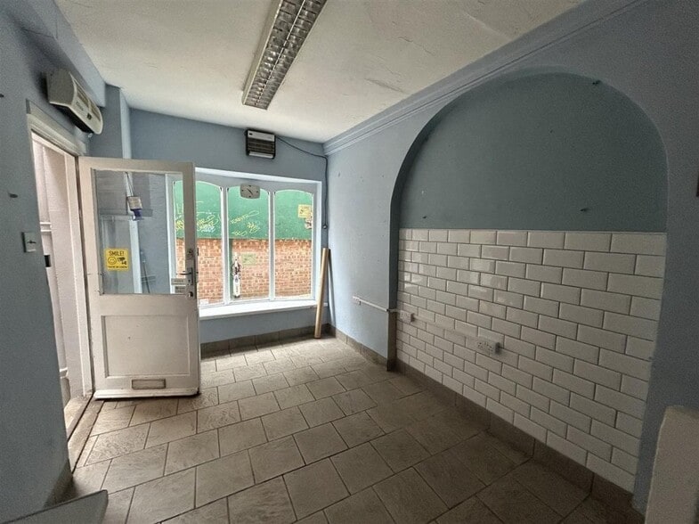 2 Wellington Ln, Stamford for lease - Interior Photo - Image 2 of 2