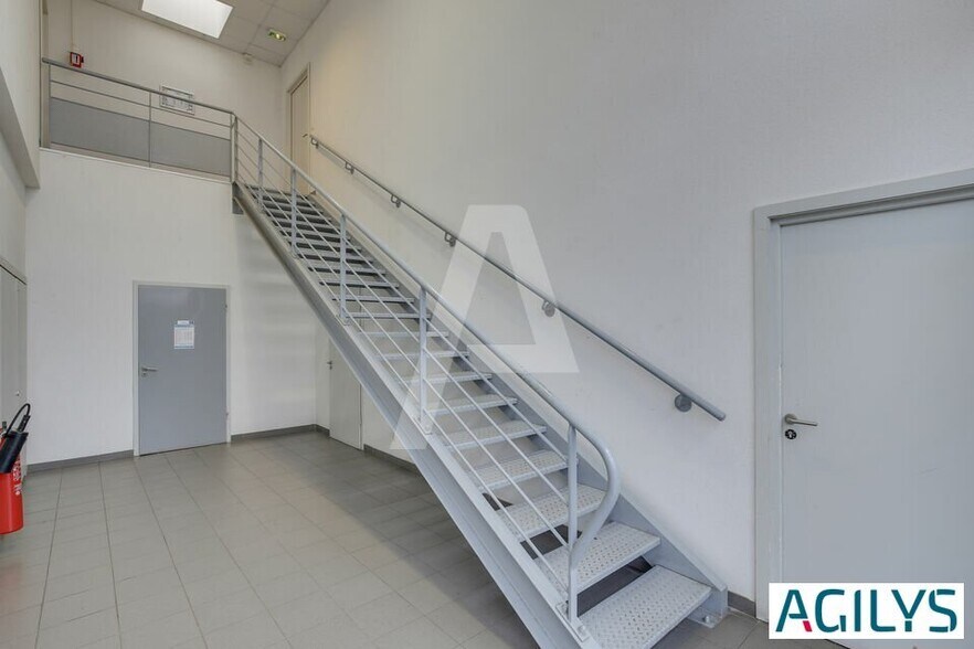 11-17 Rue Des Pyrénées, Lisses for lease - Interior Photo - Image 3 of 8