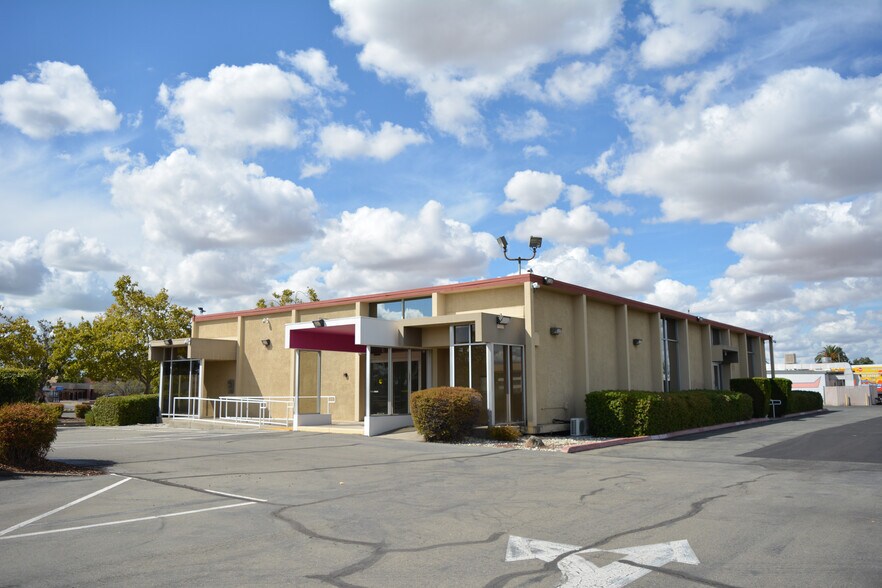 5440 Dudley Blvd, Mcclellan, CA à louer - Photo du bâtiment - Image 3 de 6