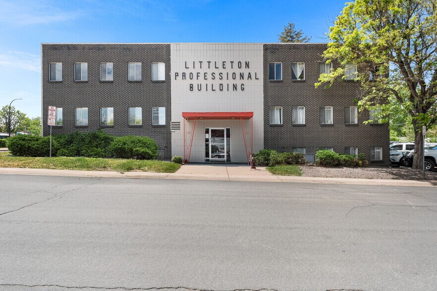 709 W Littleton Blvd, Littleton, CO à vendre - Photo du bâtiment - Image 2 de 47