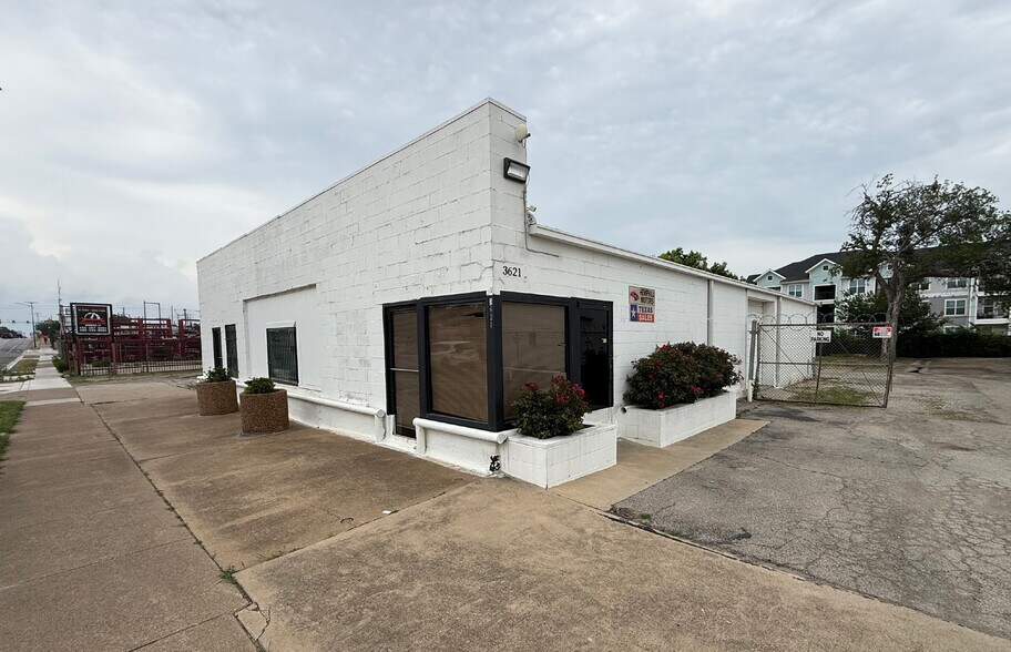 3621-3623 Hemphill St, Fort Worth, TX à louer - Photo du bâtiment - Image 3 de 5