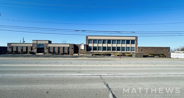 38879 Mentor Ave, Willoughby, OH à louer - Photo du bâtiment - Image 2 de 4
