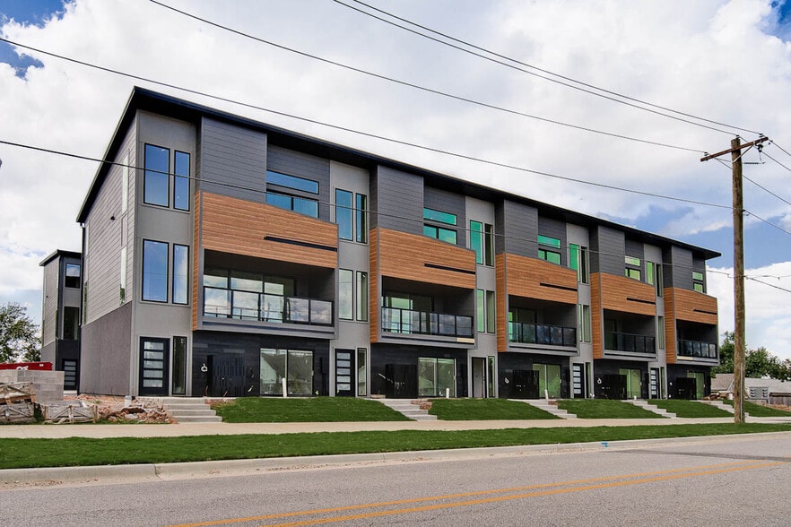 204 9th St, Bentonville, AR for sale - Primary Photo - Image 1 of 41