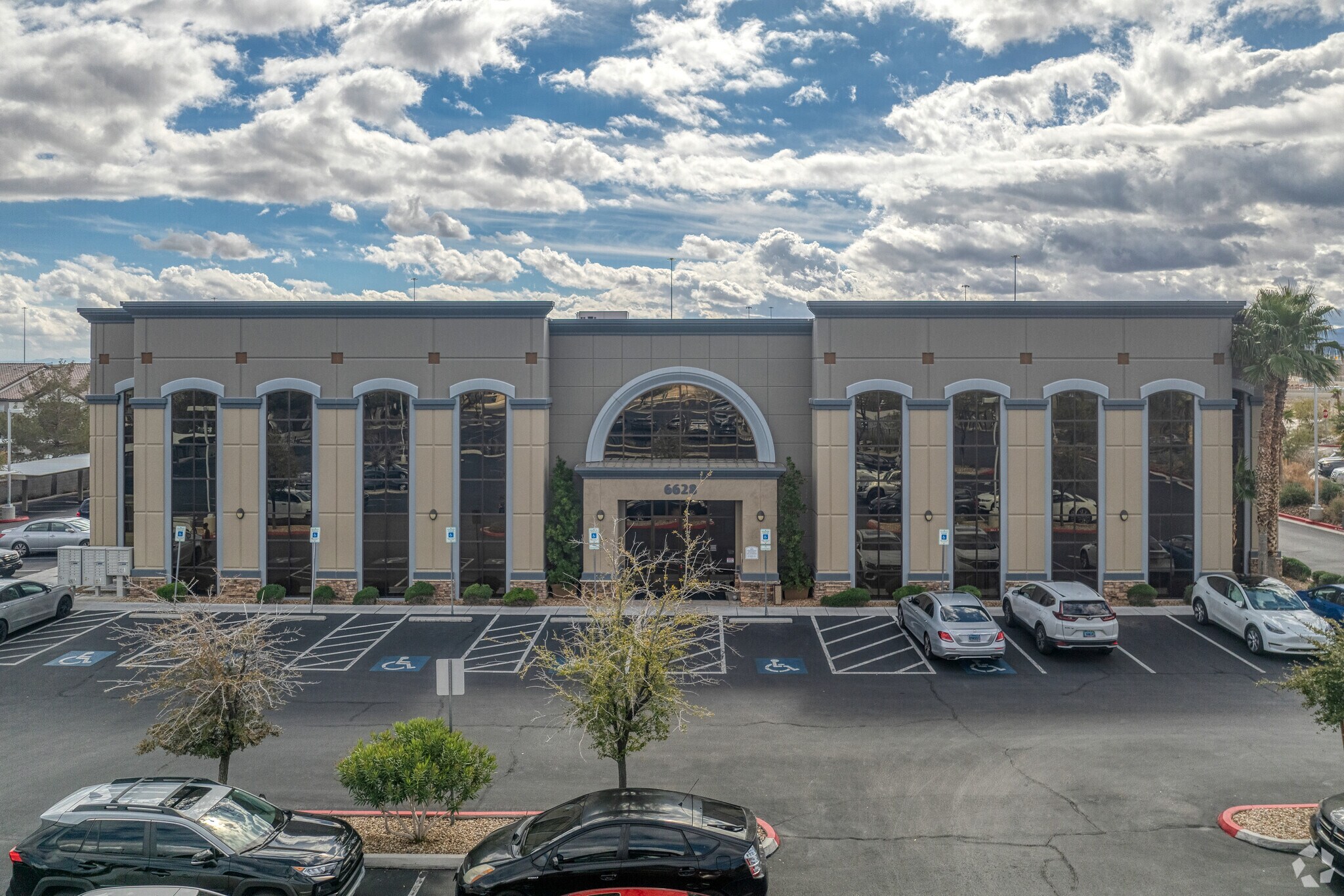 6628 Sky Pointe Dr, Las Vegas, NV à louer Photo principale- Image 1 de 6