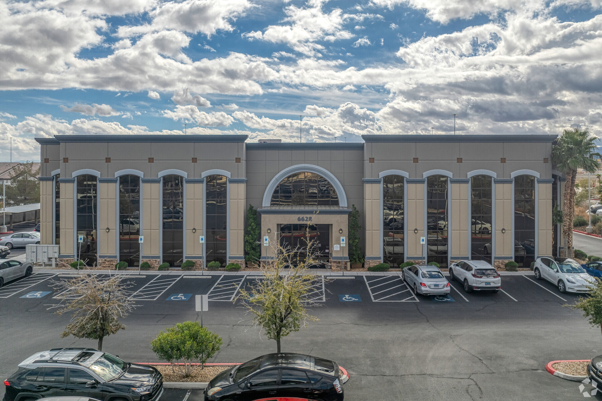 6628 Sky Pointe Dr, Las Vegas, NV for lease Primary Photo- Image 1 of 6