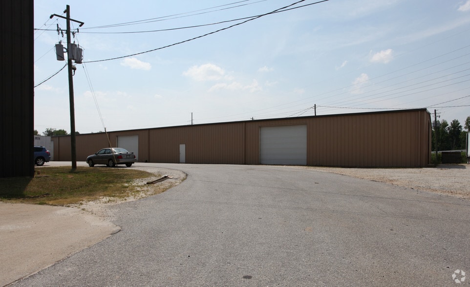 10147 Industrial Dr NE, Covington, GA for lease - Building Photo - Image 3 of 10