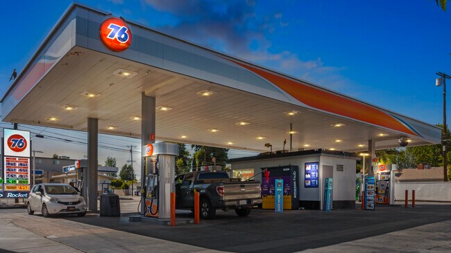 Plus de détails pour 16455 Victory Blvd, Van Nuys, CA - Commerce de détail à vendre