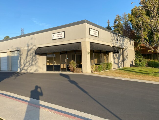 Plus de détails pour 2015 Westwind Dr, Bakersfield, CA - Industriel à louer