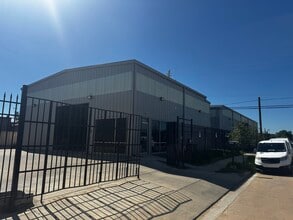 9805 Consuela St, Houston, TX for lease Interior Photo- Image 2 of 2