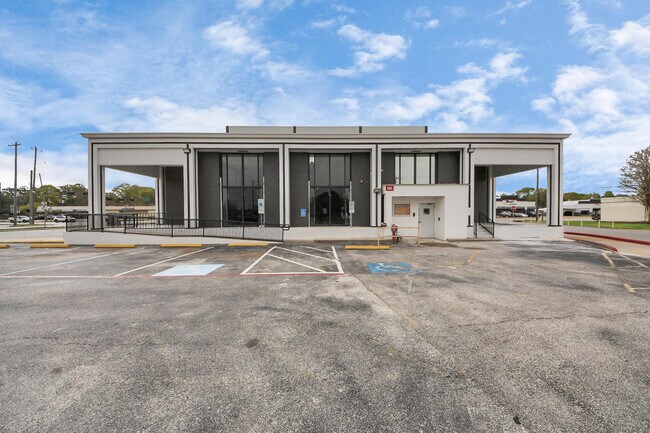 More details for 1100 Jackson St, Richmond, TX - Retail for Sale