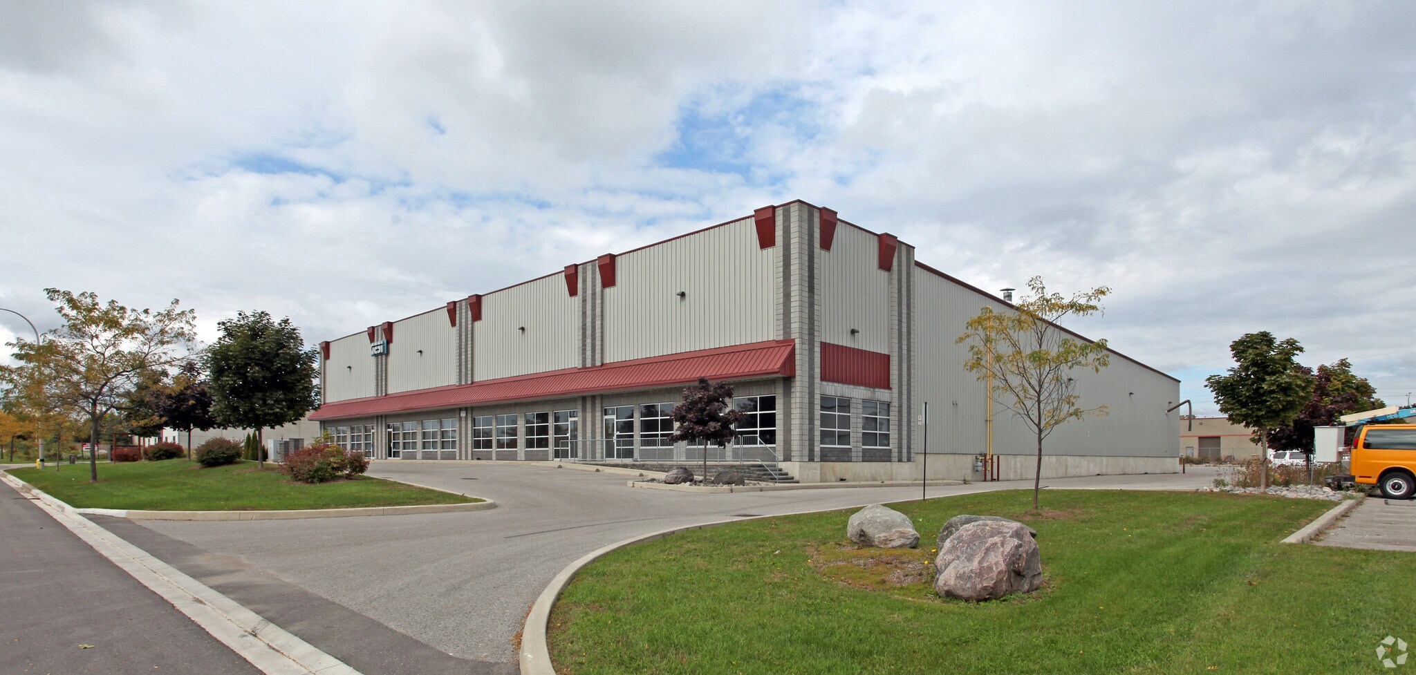 1700 Mcewen Dr, Whitby, ON à vendre Photo principale- Image 1 de 1