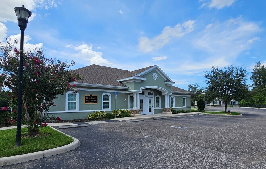 13019 W Linebaugh Ave, Tampa, FL for lease - Building Photo - Image 1 of 12