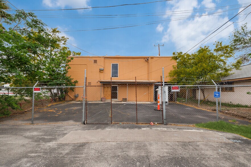 4810 San Pedro Ave, San Antonio, TX à vendre - Photo du bâtiment - Image 3 de 9