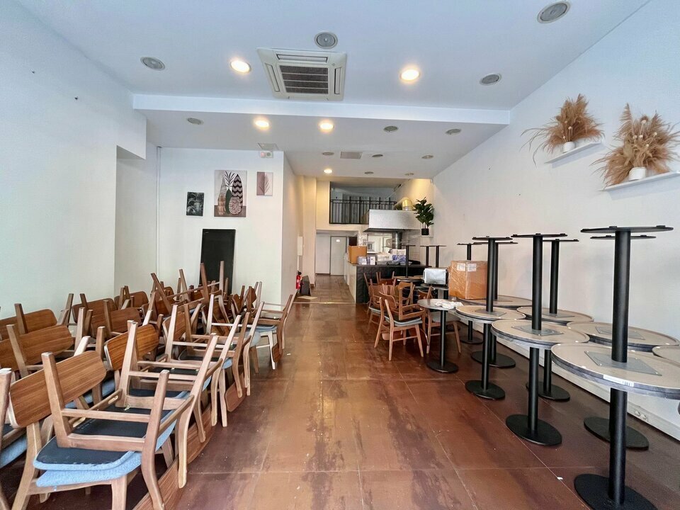 Retail in Valbonne for sale Interior Photo- Image 1 of 8