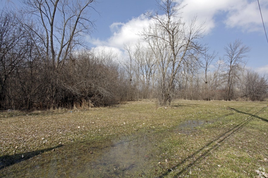 41453 Mound Rd, Sterling Heights, MI à vendre - Photo du bâtiment - Image 2 de 3