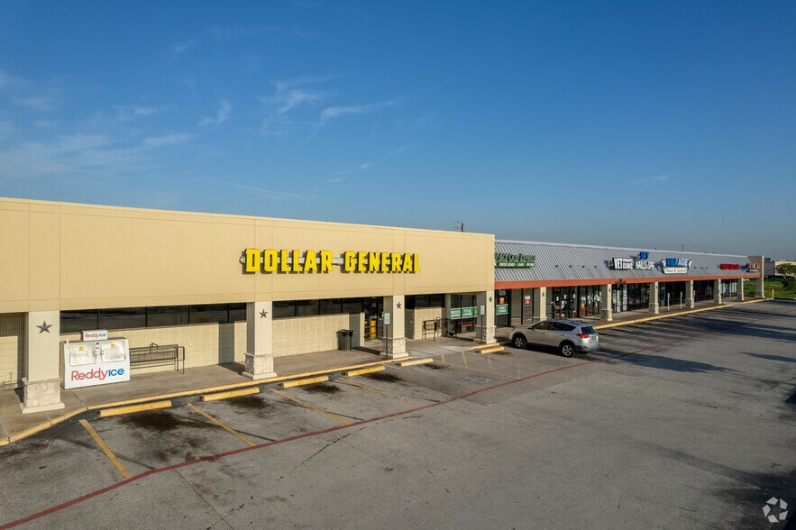 2004-2032 N Main St, Pearland, TX à louer - Photo du bâtiment - Image 3 de 10