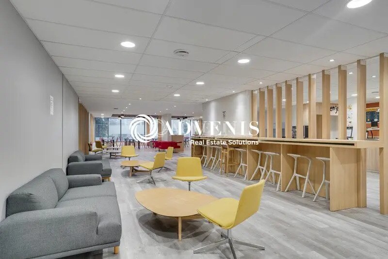 Bureau dans Ivry-sur-Seine à louer - Photo du bâtiment - Image 3 de 12