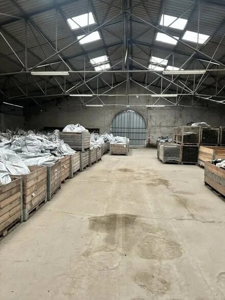 Flex in Connaux for lease - Interior Photo - Image 2 of 4