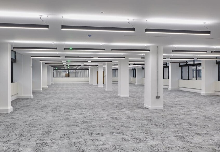 Dingwall Rd, Croydon for lease - Interior Photo - Image 2 of 8