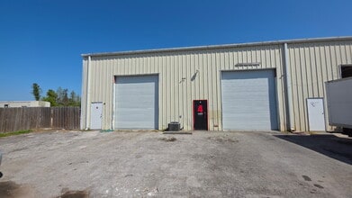 9161 131st Pl N, Largo, FL for lease Interior Photo- Image 1 of 10