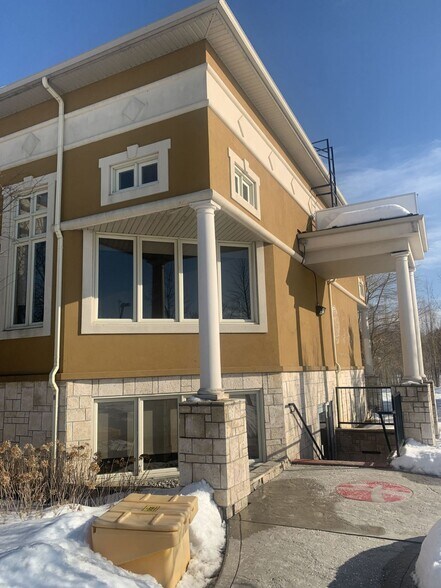 5699-5700 Longshadow Rd, Manotick, ON à louer - Photo du bâtiment - Image 3 de 3