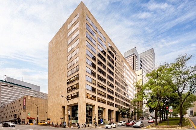 More details for 1060 Boul Robert-Bourassa, Montréal, QC - Office, Retail for Lease