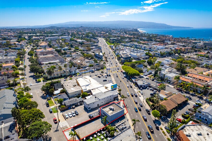 512 N Pacific Coast Hwy, Redondo Beach, CA à vendre - Photo du bâtiment - Image 3 de 34