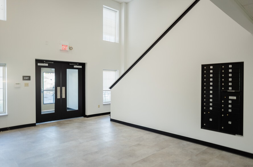 77 E Water St, Chillicothe, OH for lease - Lobby - Image 3 of 5