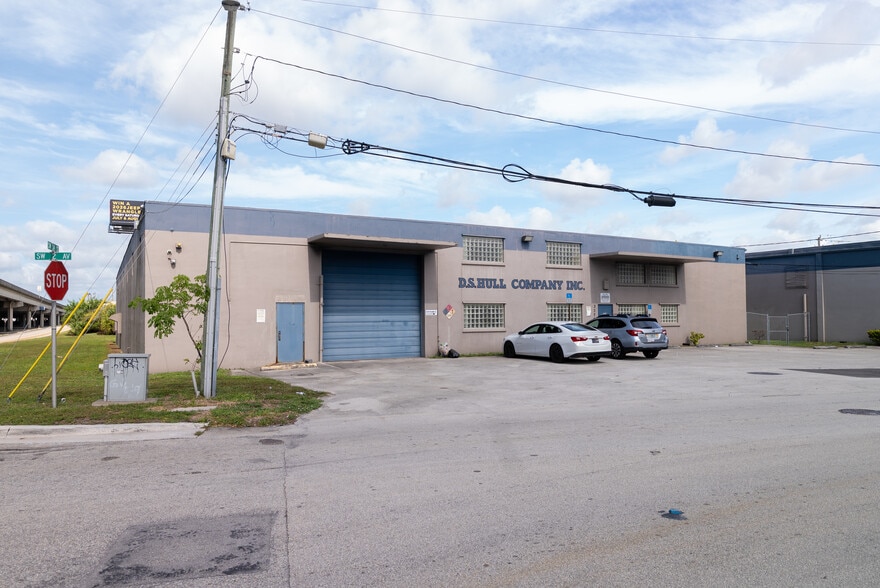 3377 SW 2nd Ave, Fort Lauderdale, FL for lease - Building Photo - Image 2 of 8