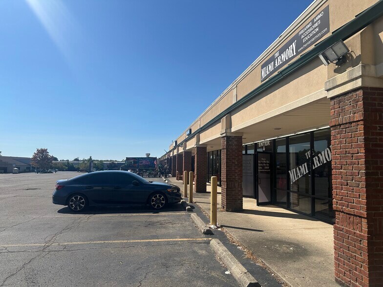 8935-8947 Kingsridge Rd, Dayton, OH à louer - Photo du bâtiment - Image 3 de 9