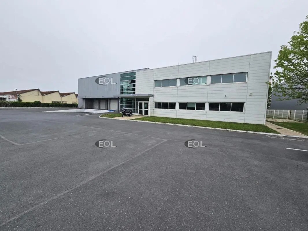 Industrial in Vitry-sur-Seine for lease Building Photo- Image 1 of 18