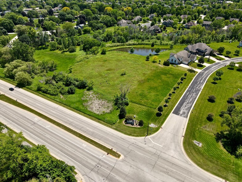 Silver Spring Dr, Menomonee Falls, WI for sale - Building Photo - Image 1 of 11