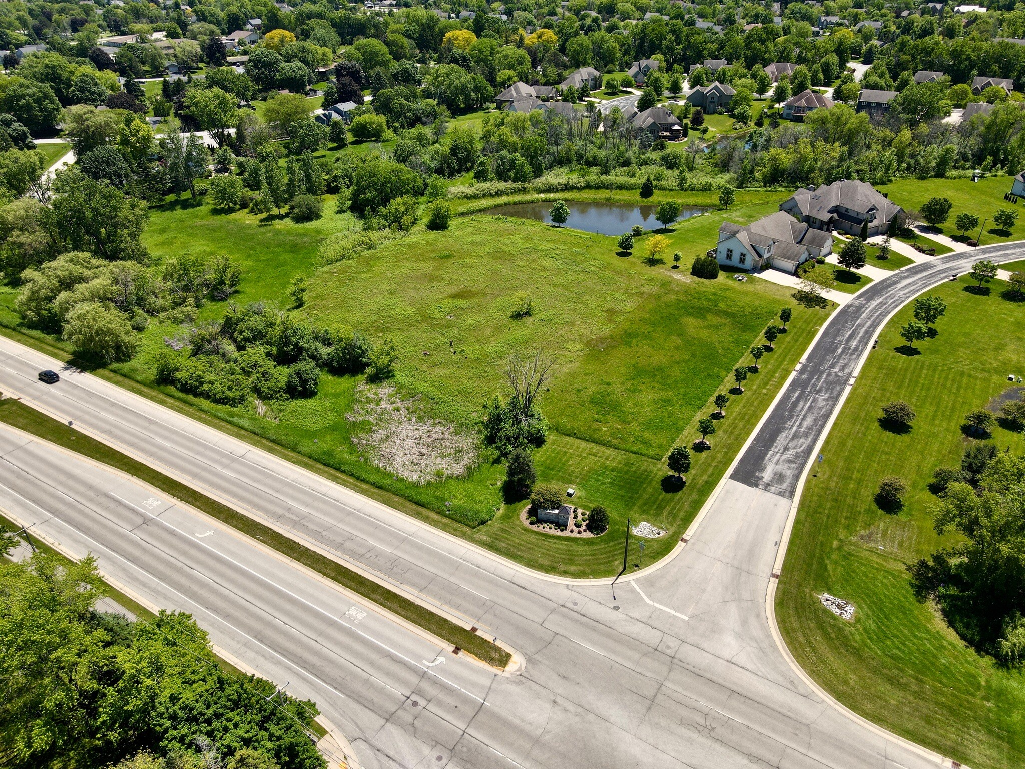 Silver Spring Dr, Menomonee Falls, WI à vendre Photo du b timent- Image 1 de 12