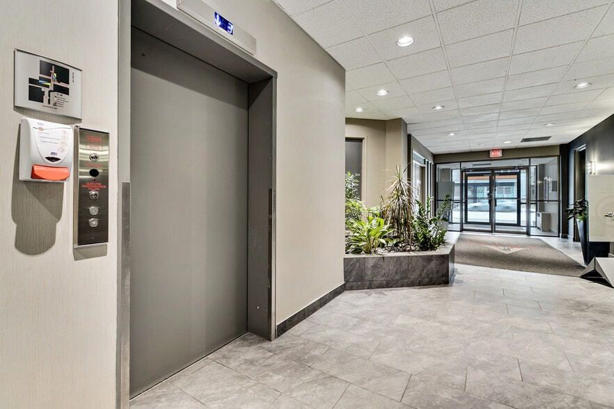 301 14th St NW, Calgary, AB for lease - Interior Photo - Image 2 of 7