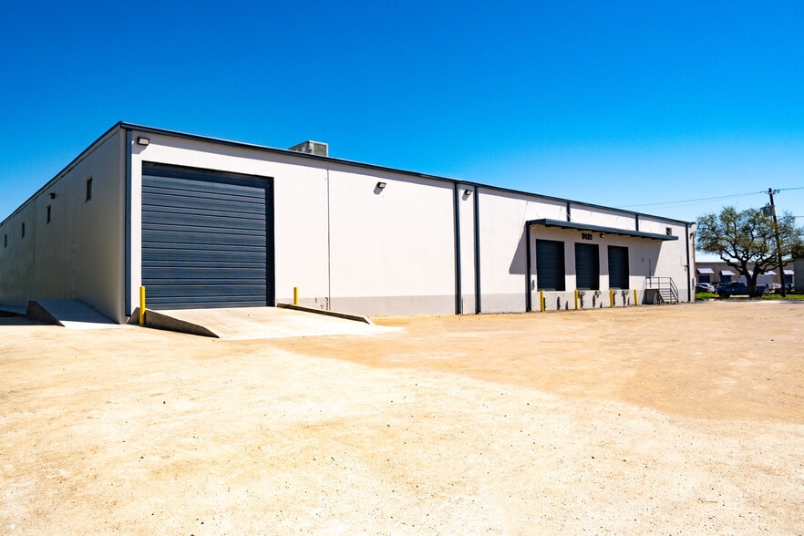 9121 King Arthur Dr, Dallas, TX for sale - Building Photo - Image 3 of 10