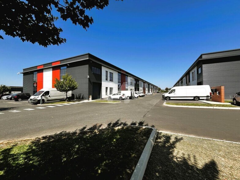 Flex in Lieusaint for lease - Building Photo - Image 2 of 10