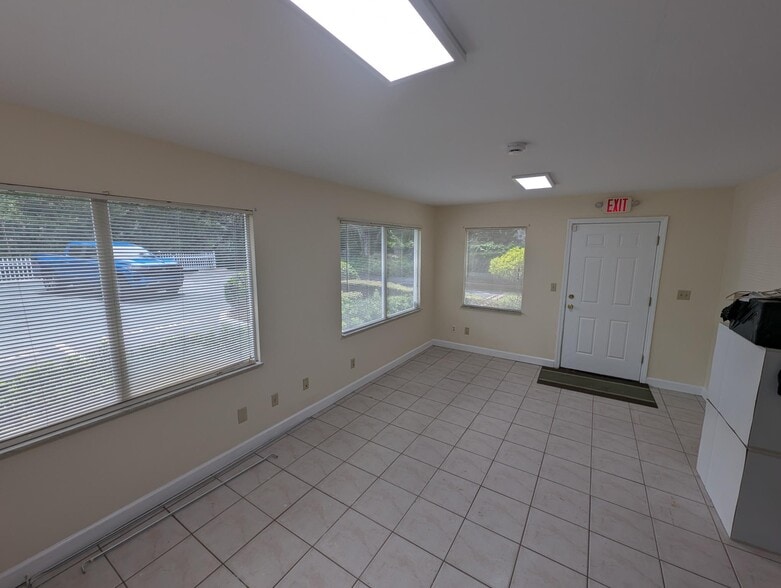 1962 26th Ave, Vero Beach, FL for lease - Building Photo - Image 2 of 9