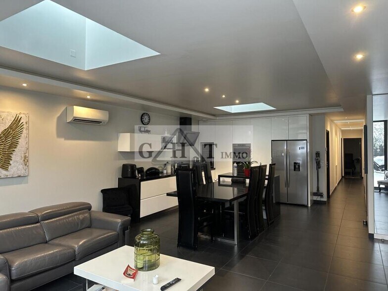 Office in Saint-Maur-des-Fossés for sale - Interior Photo - Image 1 of 5