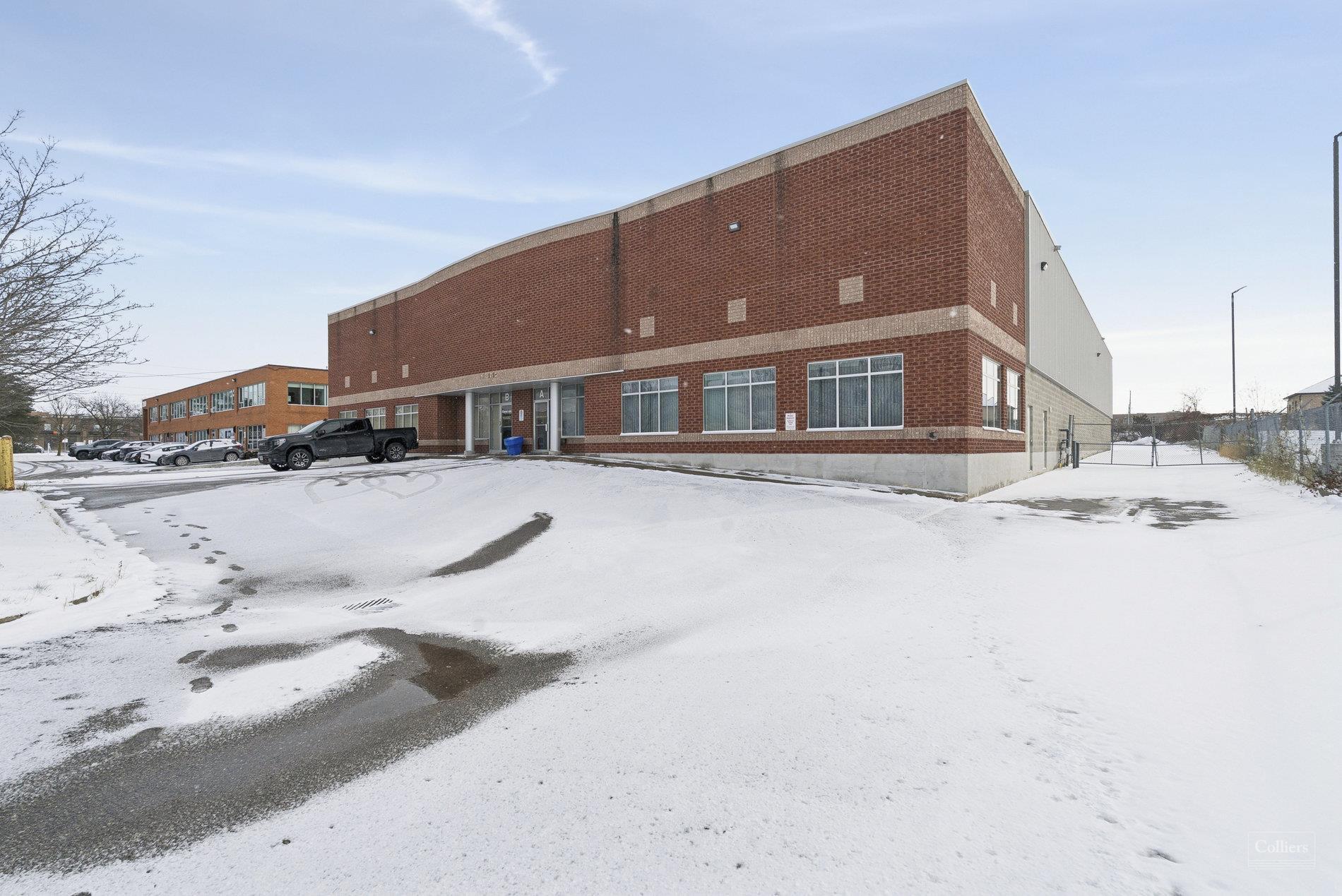 1250 Kerrisdale Blvd, Newmarket, ON à vendre Photo du bâtiment- Image 1 de 14