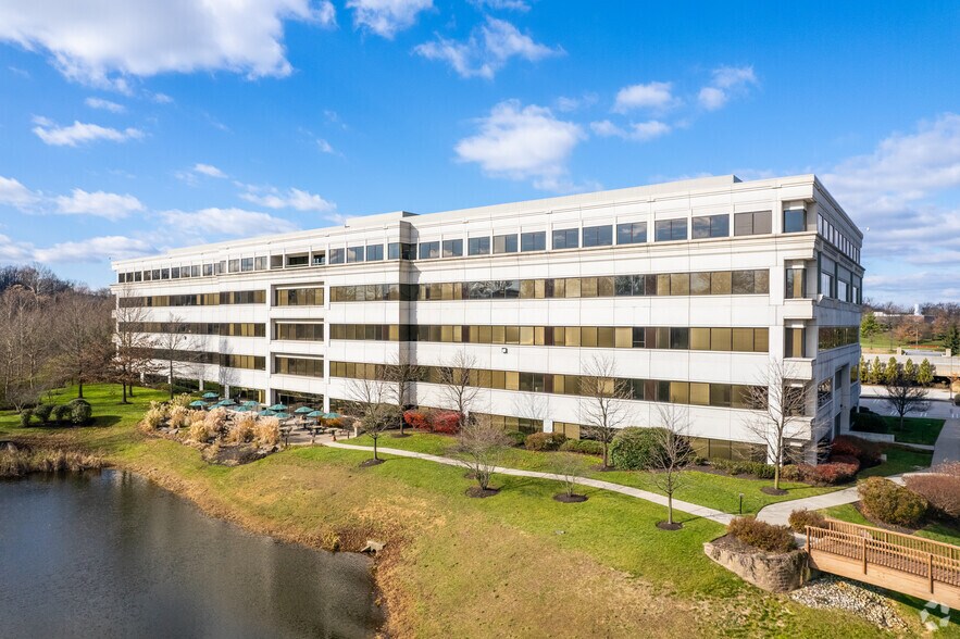 2301 Renaissance Blvd, King Of Prussia, PA à louer - Photo du bâtiment - Image 1 de 6