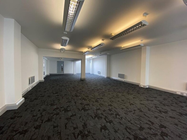 7 St James Sq, Manchester for lease - Building Photo - Image 2 of 8