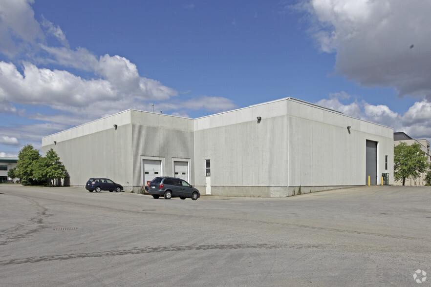 7060 Edwards Blvd, Mississauga, ON for lease - Building Photo - Image 2 of 2