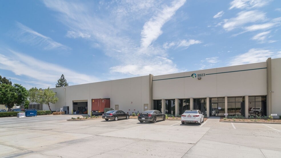 9915-9929 Pioneer Blvd, Santa Fe Springs, CA for lease - Building Photo - Image 2 of 15