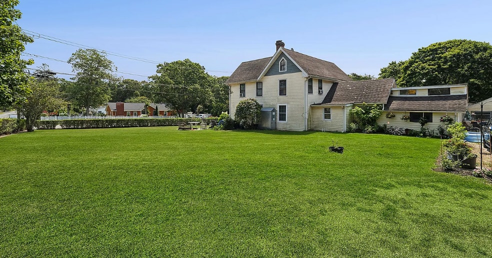134 Ponquogue Ave, Hampton Bays, NY for sale - Building Photo - Image 2 of 15