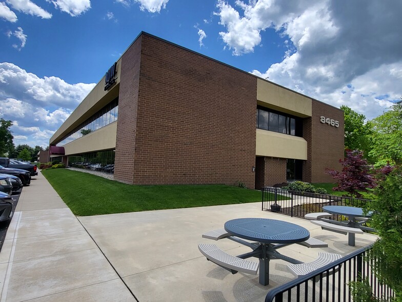 8465 Keystone Crossing, Indianapolis, IN à vendre - Photo du bâtiment - Image 1 de 1